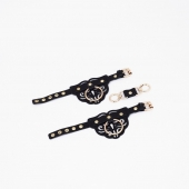 Черные кожаные наручники с клепками, кольцами и золотистой фурнитурой - Crazy Handmade - купить с доставкой в Арзамасе Черные кожаные наручники с клепками, кольцами и золотистой фурнитурой - Crazy Handmade - купить с доставкой в Арзамасе