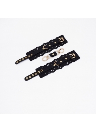 Черные кожаные наручники с узорами и золотистой фурнитурой - Crazy Handmade - купить с доставкой в Арзамасе