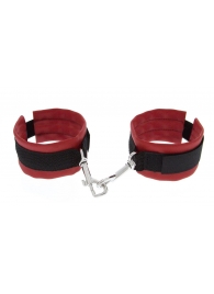 Красно-чёрные полиуретановые наручники Luxurious Handcuffs - Blush Novelties - купить с доставкой в Арзамасе